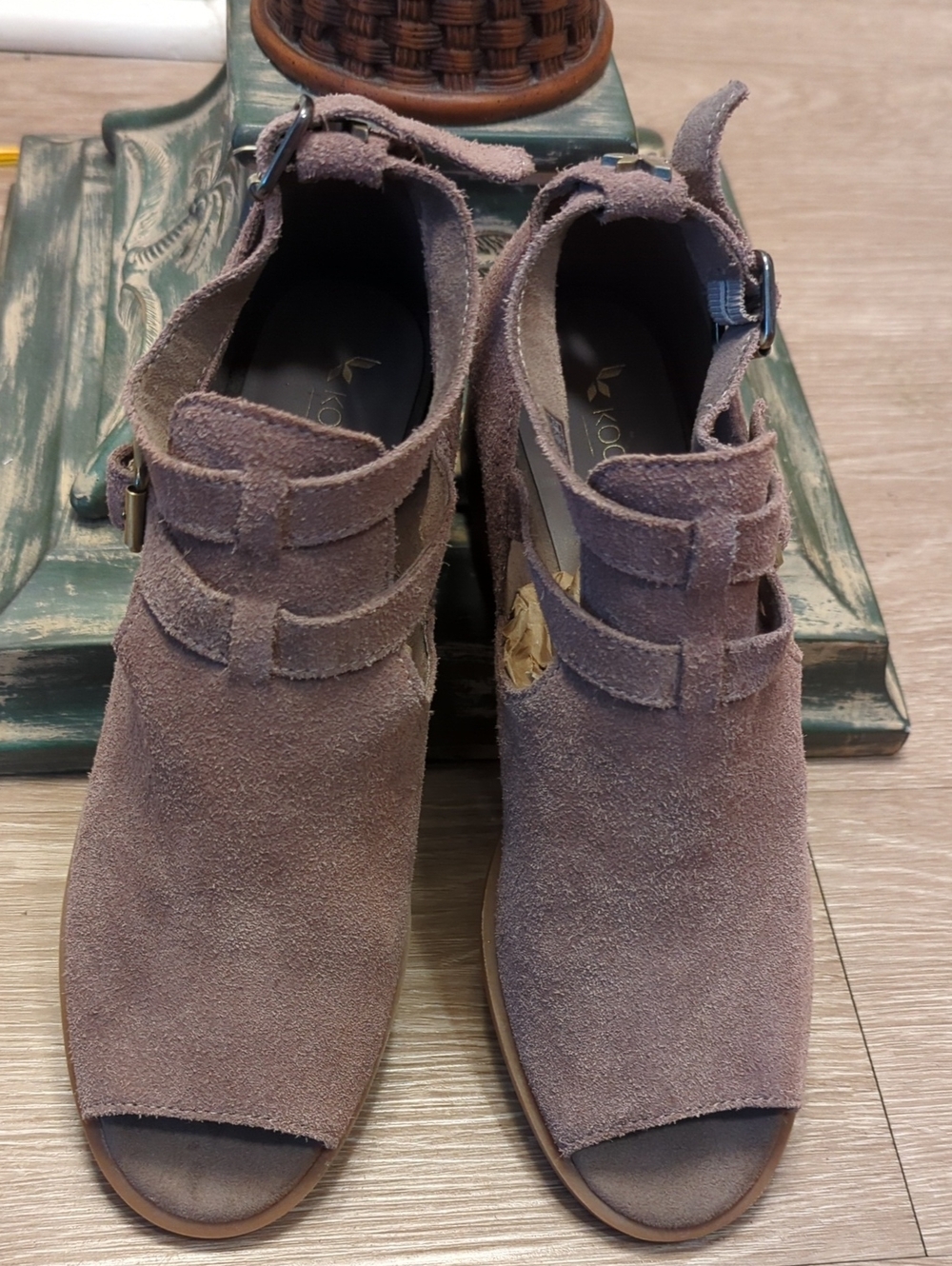 Koolaburra by UGG Sophy Peep Toe Suede Ankle Booties Buckle Straps Size 7